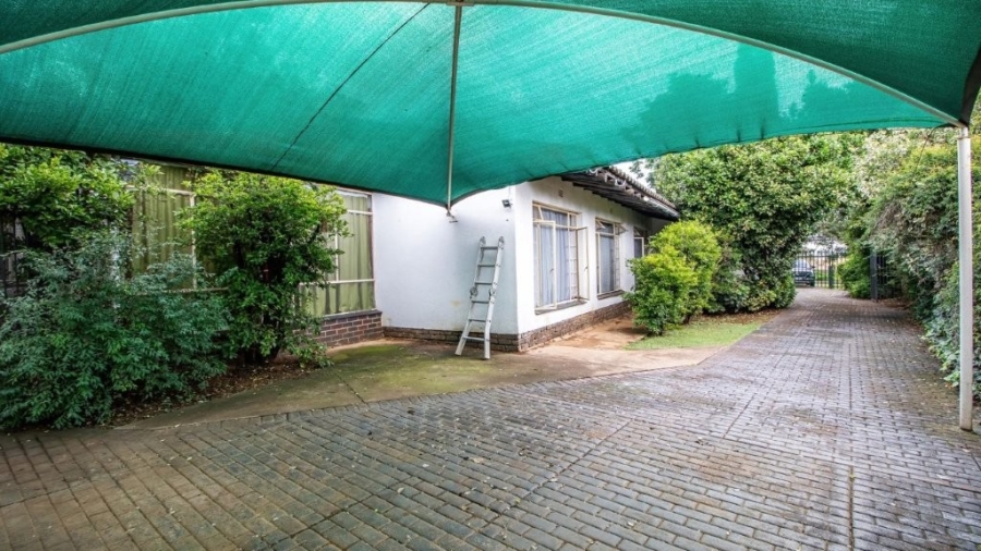 6 Bedroom Property for Sale in Cresslawn Gauteng