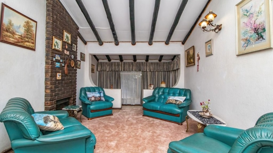 6 Bedroom Property for Sale in Cresslawn Gauteng