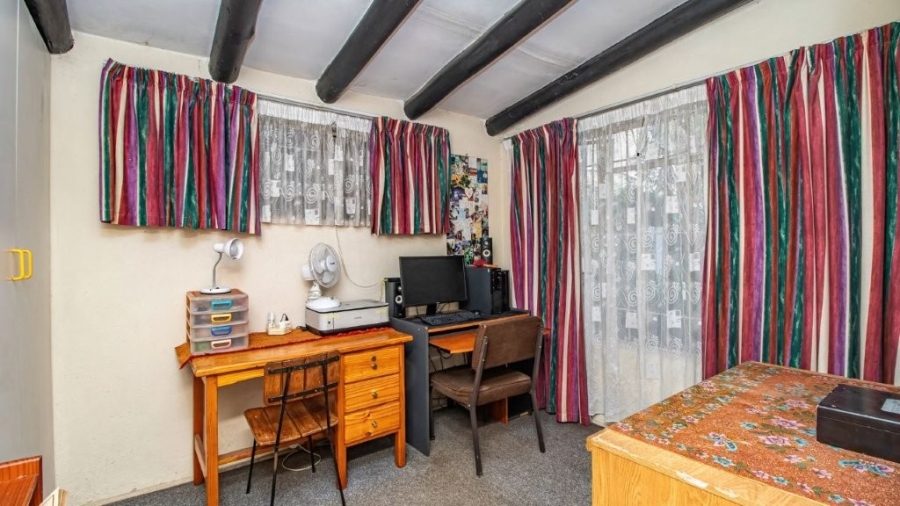 6 Bedroom Property for Sale in Cresslawn Gauteng