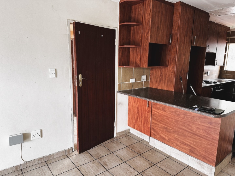 To Let 2 Bedroom Property for Rent in Sonneglans Gauteng