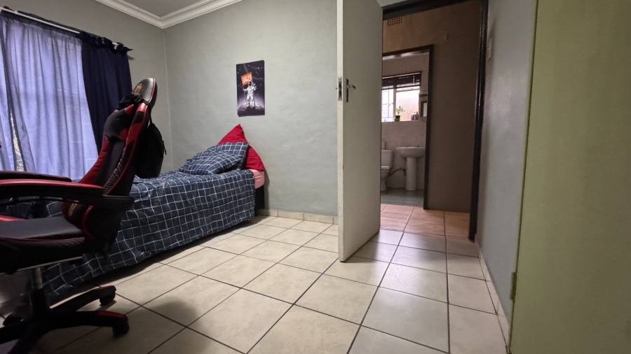 3 Bedroom Property for Sale in Three Rivers Proper Gauteng