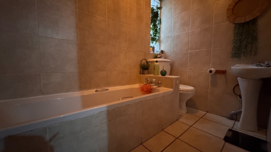 3 Bedroom Property for Sale in Three Rivers Proper Gauteng