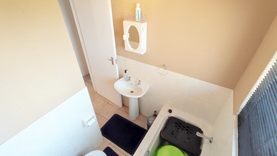 2 Bedroom Property for Sale in Heuwelsig Estate Gauteng