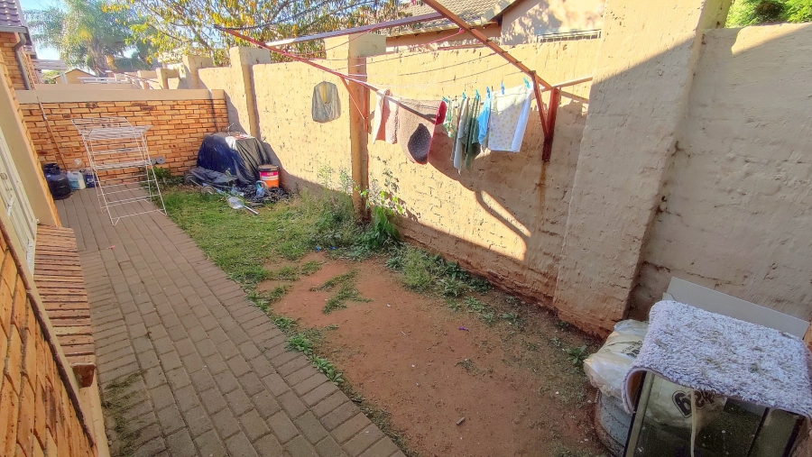 2 Bedroom Property for Sale in Heuwelsig Estate Gauteng