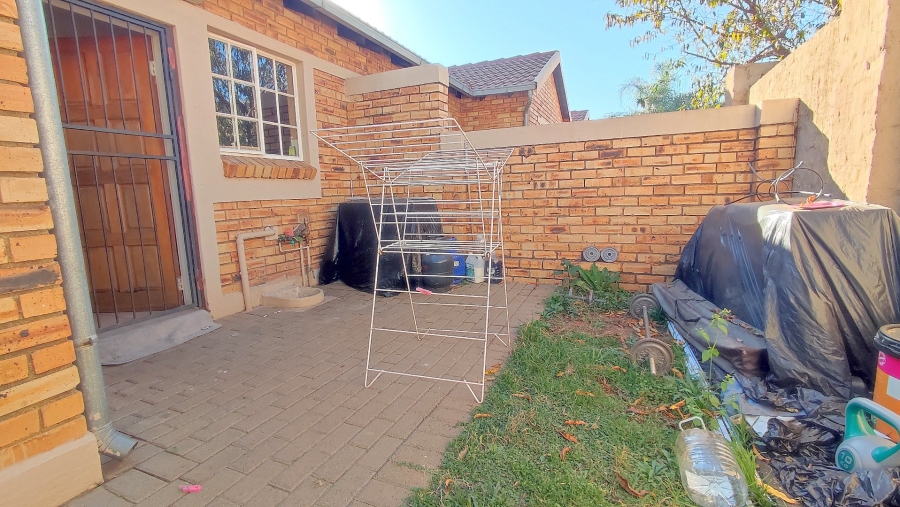2 Bedroom Property for Sale in Heuwelsig Estate Gauteng