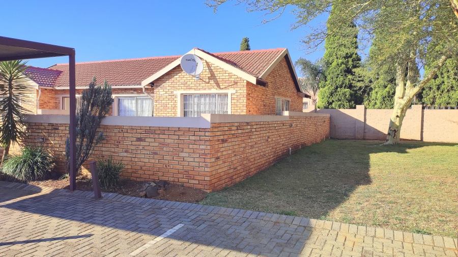 2 Bedroom Property for Sale in Heuwelsig Estate Gauteng