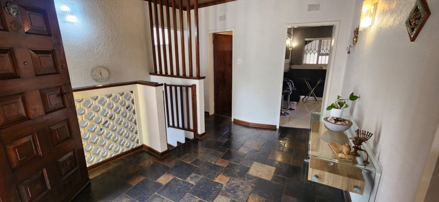 6 Bedroom Property for Sale in De Wetshof Gauteng