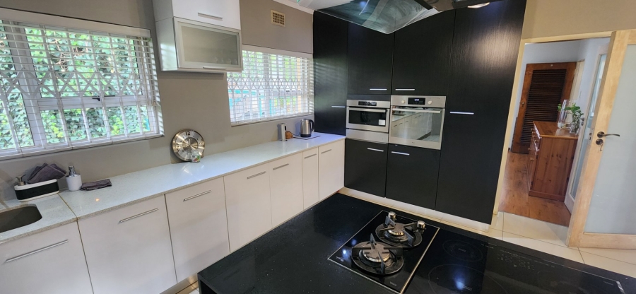 6 Bedroom Property for Sale in De Wetshof Gauteng