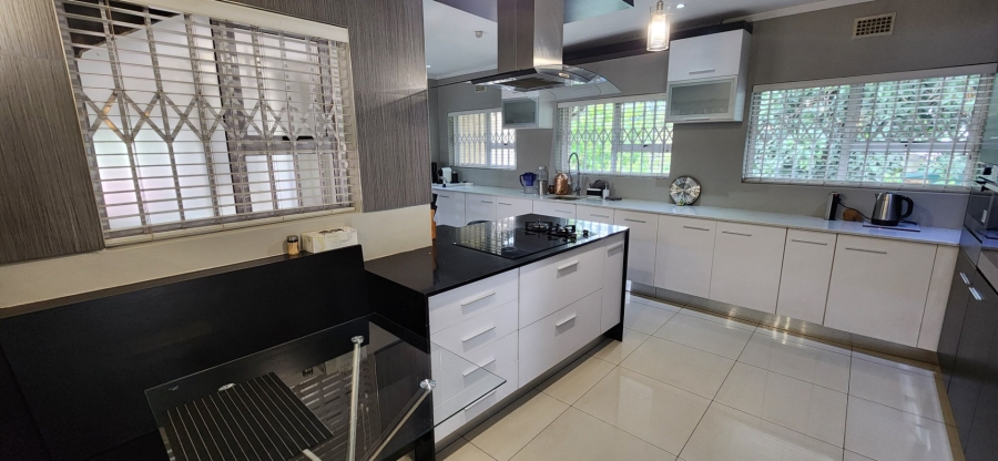 6 Bedroom Property for Sale in De Wetshof Gauteng