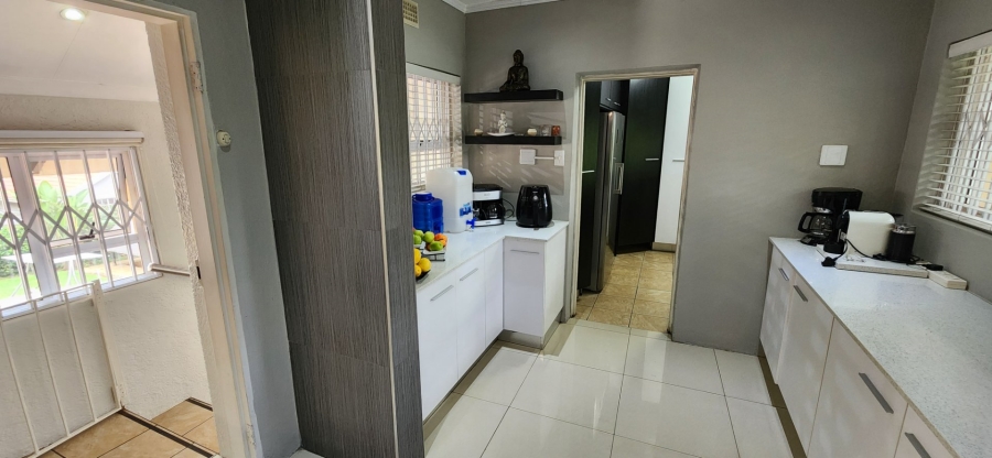 6 Bedroom Property for Sale in De Wetshof Gauteng