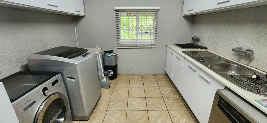 6 Bedroom Property for Sale in De Wetshof Gauteng