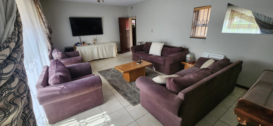 6 Bedroom Property for Sale in De Wetshof Gauteng