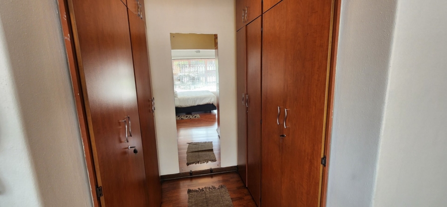 6 Bedroom Property for Sale in De Wetshof Gauteng
