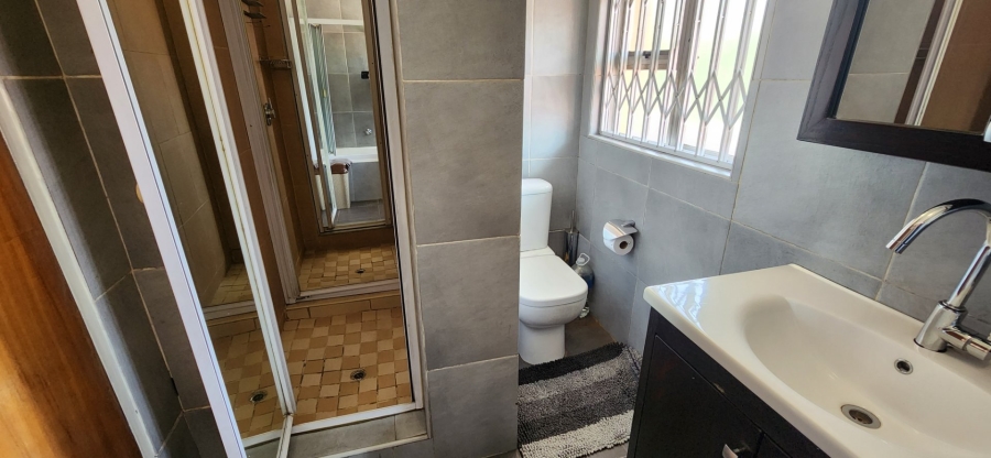6 Bedroom Property for Sale in De Wetshof Gauteng