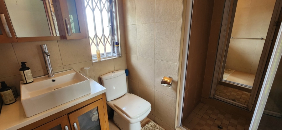 6 Bedroom Property for Sale in De Wetshof Gauteng