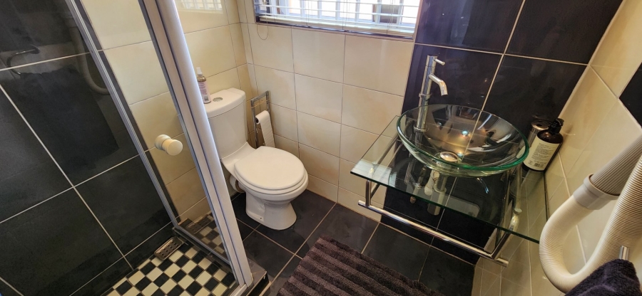 6 Bedroom Property for Sale in De Wetshof Gauteng