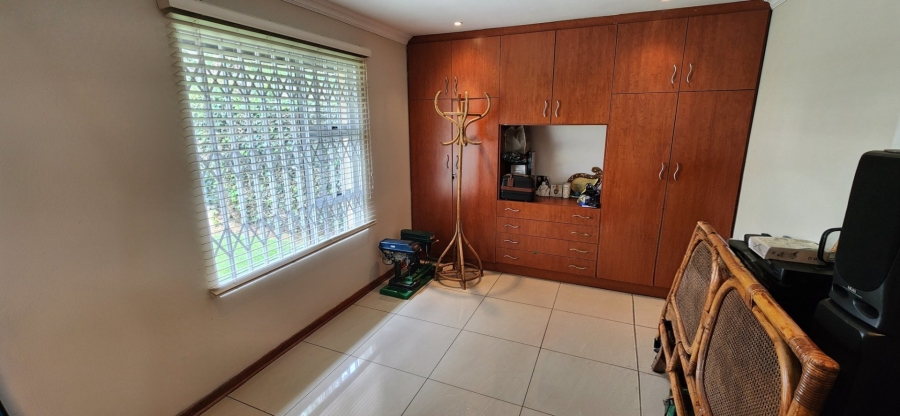 6 Bedroom Property for Sale in De Wetshof Gauteng