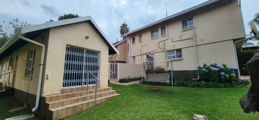 6 Bedroom Property for Sale in De Wetshof Gauteng