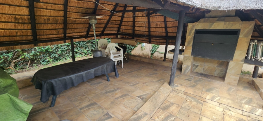 6 Bedroom Property for Sale in De Wetshof Gauteng