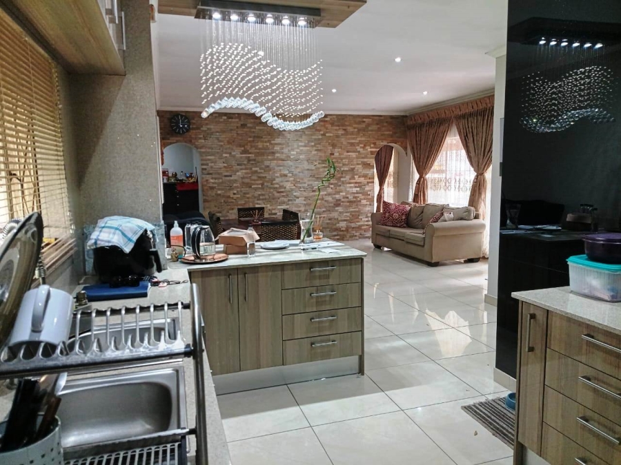 4 Bedroom Property for Sale in Illiondale Gauteng