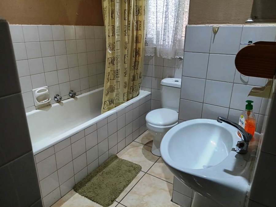 4 Bedroom Property for Sale in Illiondale Gauteng
