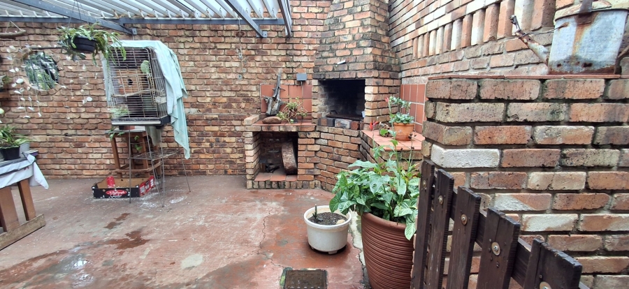 3 Bedroom Property for Sale in Mountain View Gauteng
