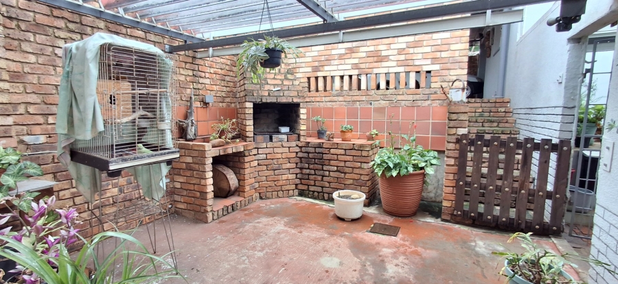 3 Bedroom Property for Sale in Mountain View Gauteng