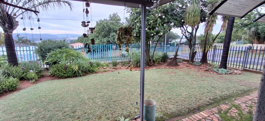 3 Bedroom Property for Sale in Mountain View Gauteng