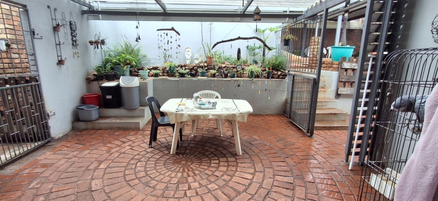 3 Bedroom Property for Sale in Mountain View Gauteng