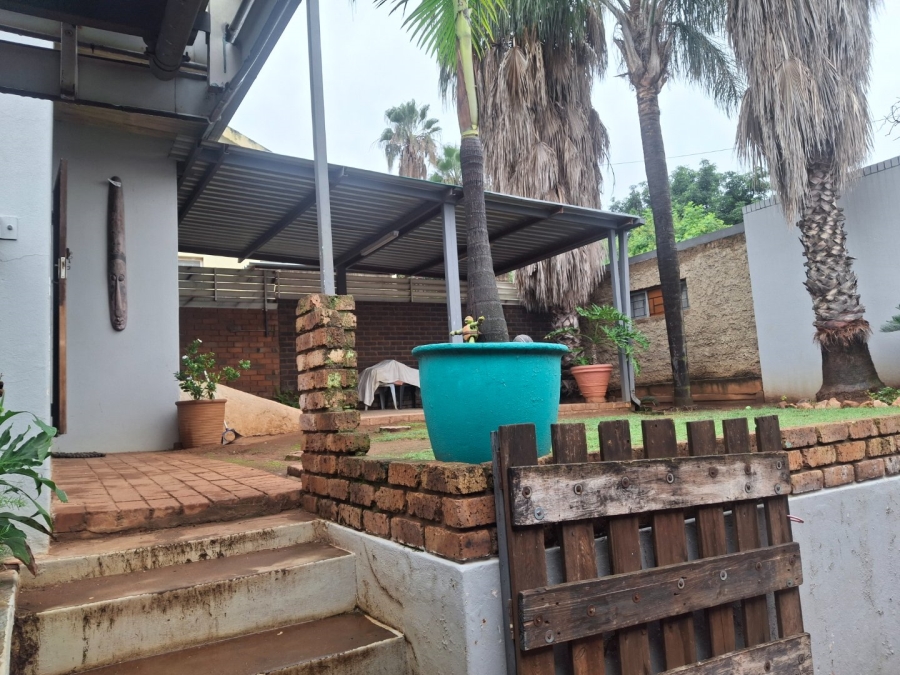 3 Bedroom Property for Sale in Mountain View Gauteng