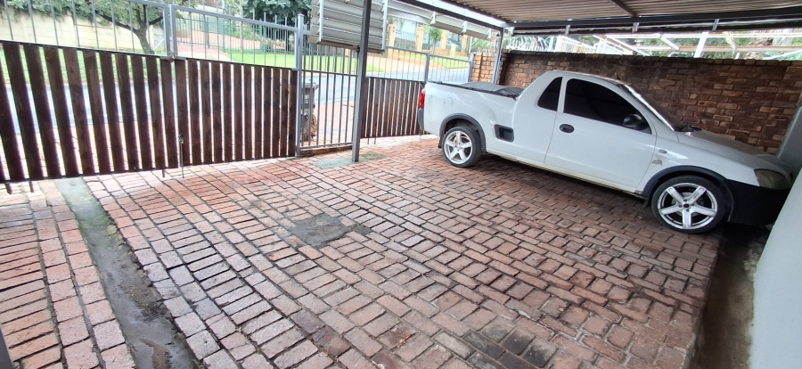 3 Bedroom Property for Sale in Mountain View Gauteng