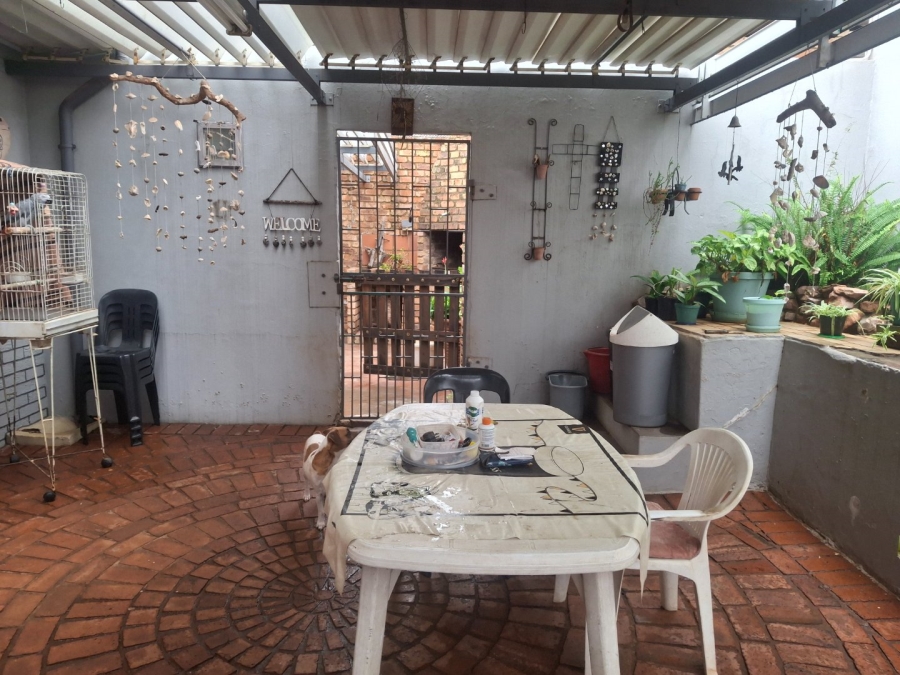 3 Bedroom Property for Sale in Mountain View Gauteng