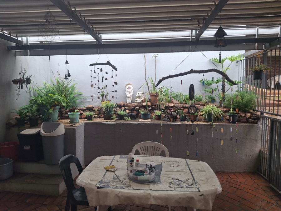 3 Bedroom Property for Sale in Mountain View Gauteng