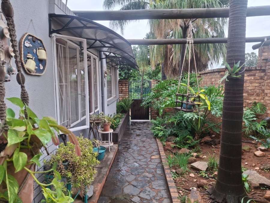 3 Bedroom Property for Sale in Mountain View Gauteng