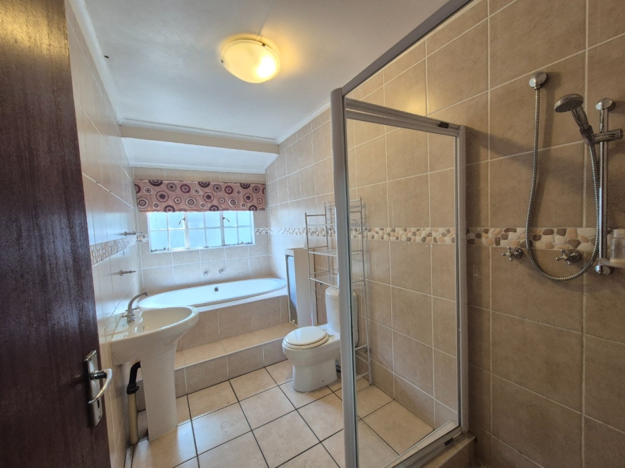 3 Bedroom Property for Sale in Vanderbijlpark SW 5 Gauteng