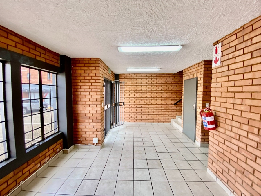 To Let Commercial Property for Rent in Hennopspark Industrial Gauteng