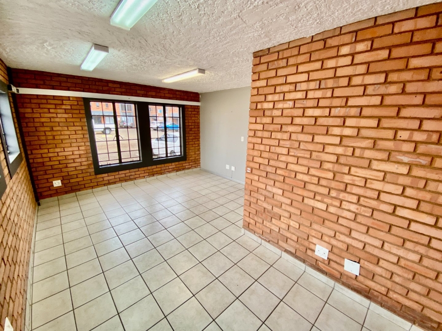 To Let Commercial Property for Rent in Hennopspark Industrial Gauteng
