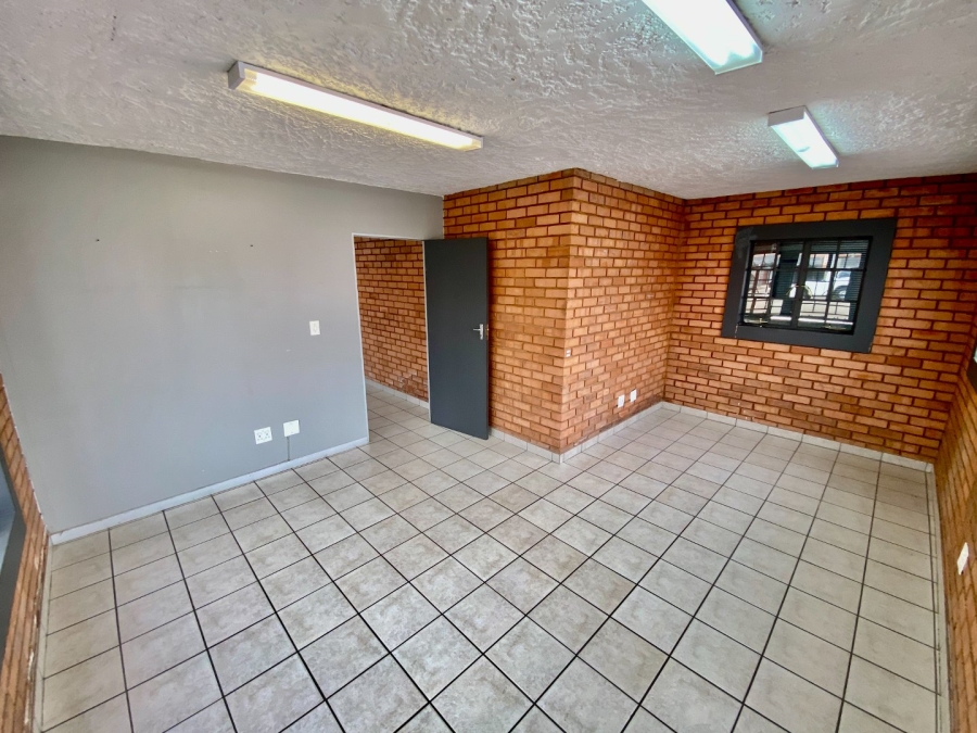To Let Commercial Property for Rent in Hennopspark Industrial Gauteng