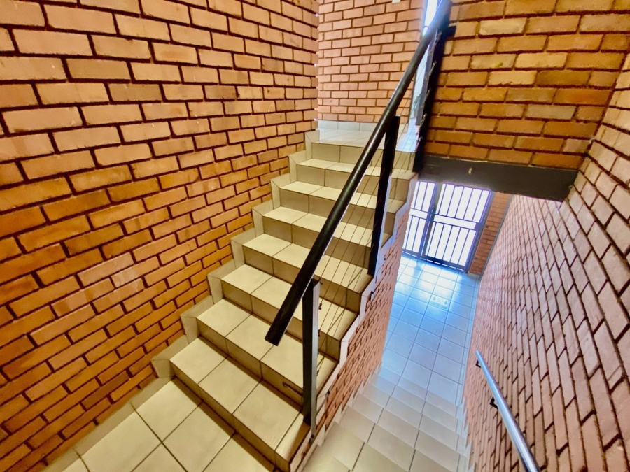 To Let Commercial Property for Rent in Hennopspark Industrial Gauteng