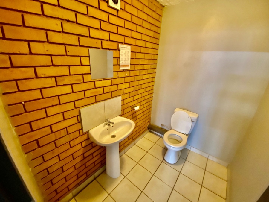 To Let Commercial Property for Rent in Hennopspark Industrial Gauteng