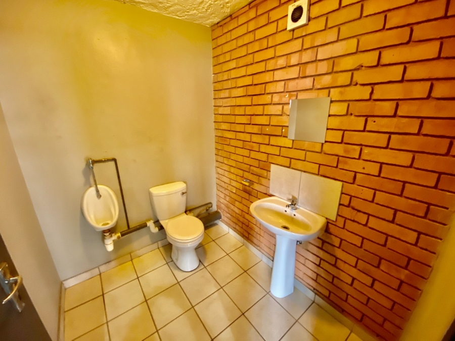 To Let Commercial Property for Rent in Hennopspark Industrial Gauteng
