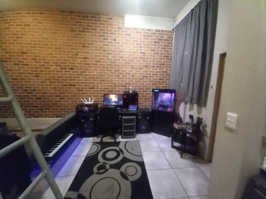 1 Bedroom Property for Sale in Upper Houghton Gauteng
