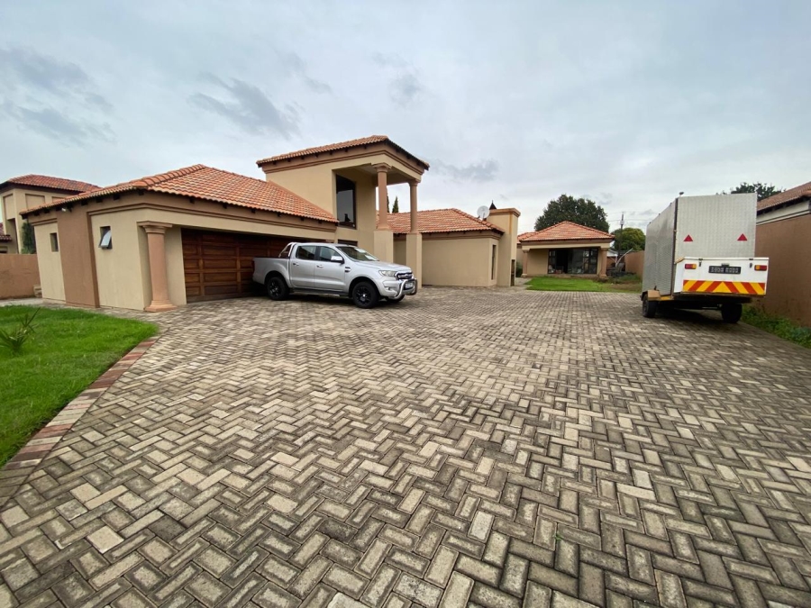 4 Bedroom Property for Sale in Vanderbijlpark SE 8 Gauteng
