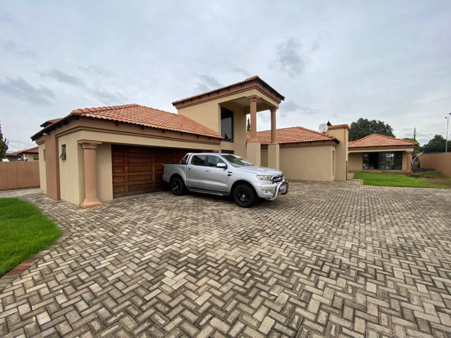 4 Bedroom Property for Sale in Vanderbijlpark SE 8 Gauteng