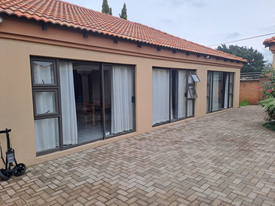 4 Bedroom Property for Sale in Vanderbijlpark SE 8 Gauteng