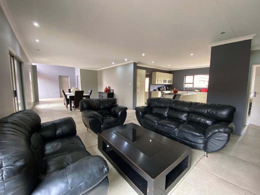 4 Bedroom Property for Sale in Vanderbijlpark SE 8 Gauteng