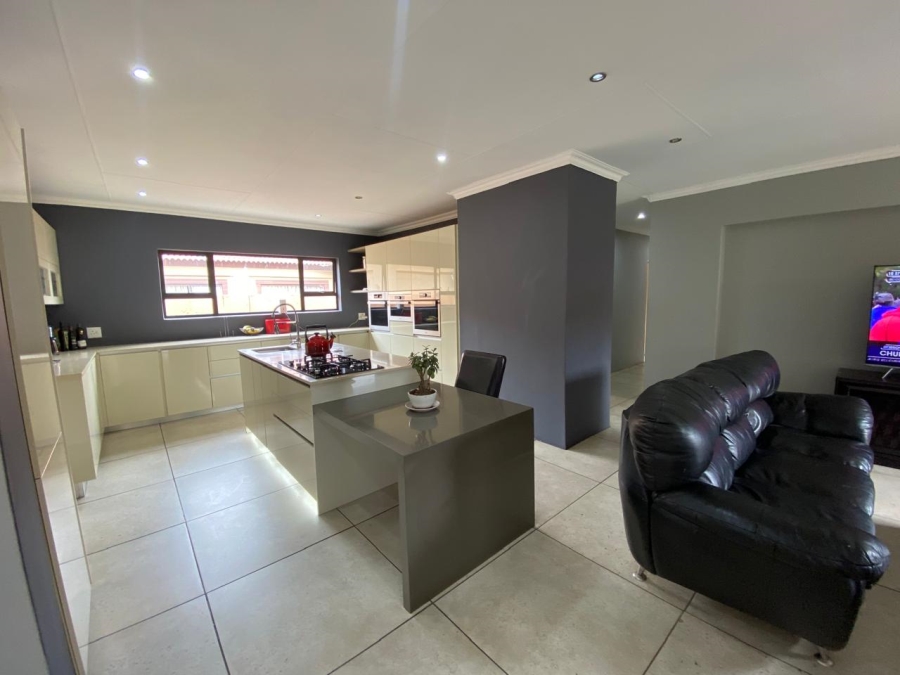 4 Bedroom Property for Sale in Vanderbijlpark SE 8 Gauteng