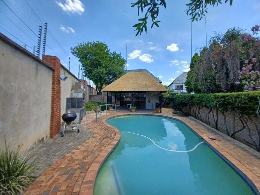 2 Bedroom Property for Sale in Sunninghill Gauteng