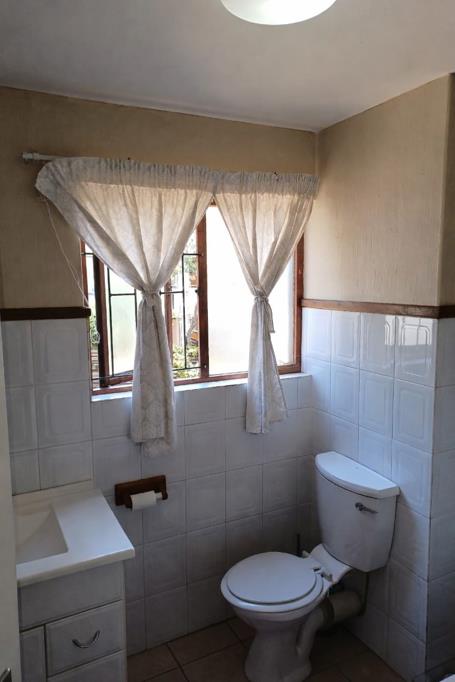 2 Bedroom Property for Sale in Sunninghill Gauteng