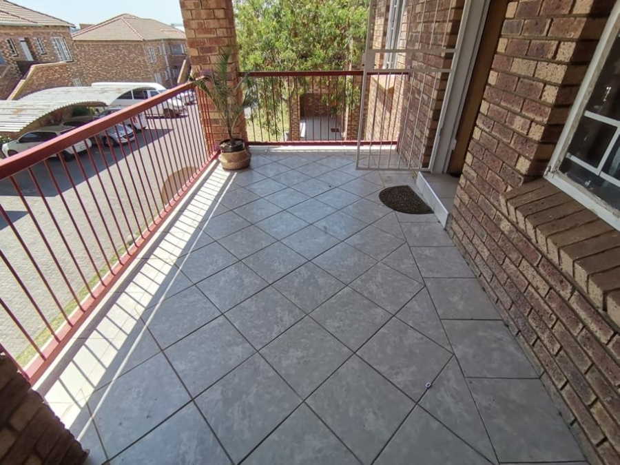 2 Bedroom Property for Sale in Noordwyk Gauteng